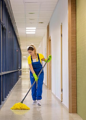 woman_cleaning